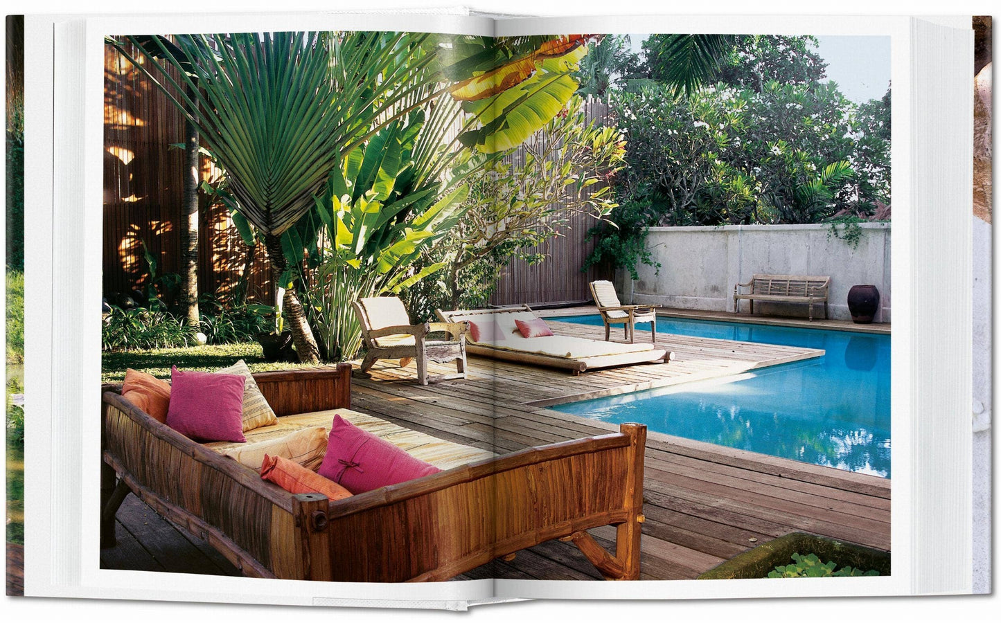 Living in Bali. 45th Ed. (German, French, English)